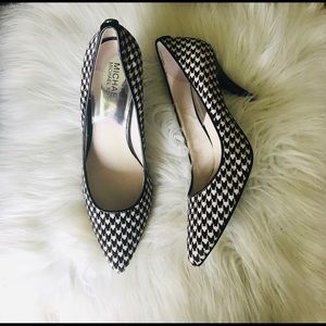 Michael Kors Sz 9 houndstooth heels